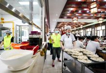 Cina: università di Harbin saluta laureati con banchetto di ravioli (3)