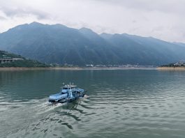 Cina: a Chongqing operazioni di pulizia nel bacino delle Tre Gole (1)