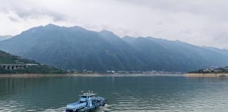 Cina: a Chongqing operazioni di pulizia nel bacino delle Tre Gole (1)