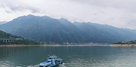 Cina: a Chongqing operazioni di pulizia nel bacino delle Tre Gole (1)