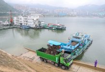 Cina: a Chongqing operazioni di pulizia nel bacino delle Tre Gole (2)