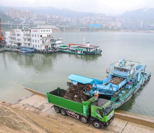 Cina: a Chongqing operazioni di pulizia nel bacino delle Tre Gole (2)