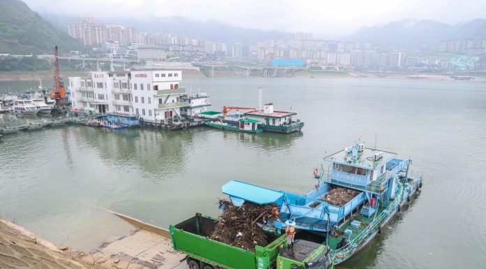 Cina: a Chongqing operazioni di pulizia nel bacino delle Tre Gole (2)