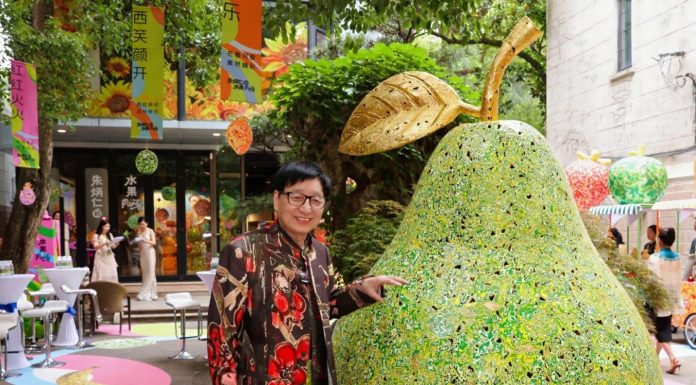 Cina: a Shanghai il pop-up art show di Zhu Bingren sulla frutta (1)