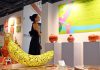 Cina: a Shanghai il pop-up art show di Zhu Bingren sulla frutta (3)