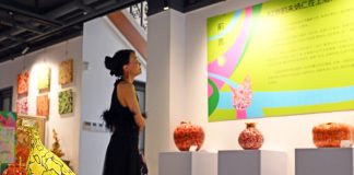 Cina: a Shanghai il pop-up art show di Zhu Bingren sulla frutta (3)