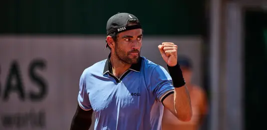Cobolli e Berrettini al terzo turno a Parigi, Darderi eliminato da Comesana al quinto set