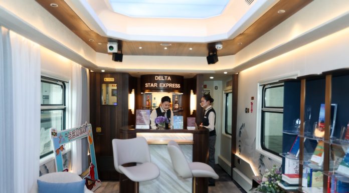 Cina: Delta Star Express parte da Shanghai verso lo Xinjiang (1)