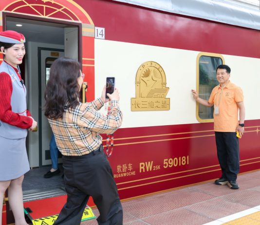 Cina: Delta Star Express parte da Shanghai verso lo Xinjiang (3)