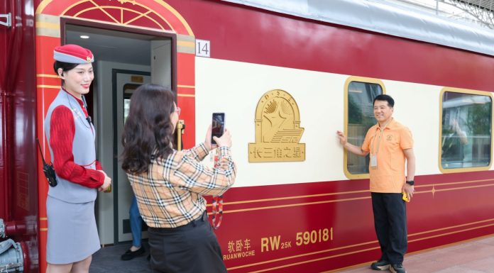 Cina: Delta Star Express parte da Shanghai verso lo Xinjiang (3)