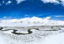 Cina: paesaggio innevato sulla prateria di Qiangtang nello Xizang (1)