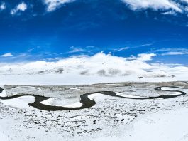 Cina: paesaggio innevato sulla prateria di Qiangtang nello Xizang (1)