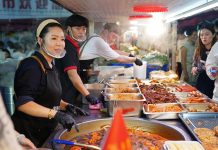 Cina: mercato notturno di Zijing anima economia di Nanchang (1)