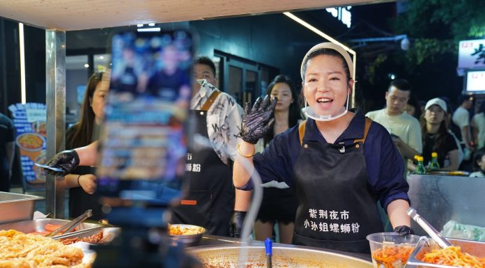 Cina: mercato notturno di Zijing anima economia di Nanchang (2)
