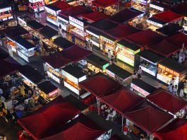 Cina: mercato notturno di Zijing anima economia di Nanchang (3)