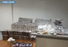 Magazzino con 150 kg di droga in appartamento, due arresti a Roma