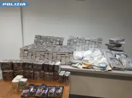 Magazzino con 150 kg di droga in appartamento, due arresti a Roma
