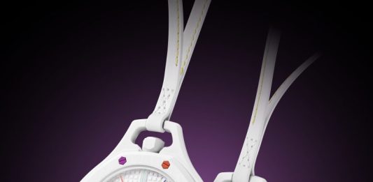 Swatch rende omaggio all’iconico Royal Oak di Audemars Piguet con Royal Pop