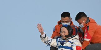 Cina: atterrata capsula di rientro Shenzhou-22, astronauti in buone condizioni