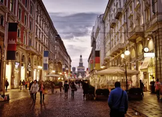 Smaltimento rifiuti a Milano: come mai funziona così bene via Dante Milano by night