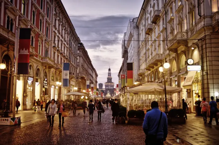 via Dante Milano by night