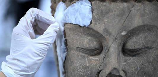 Cina: giovane team di restauratori preserva incisioni buddiste su pietra con tecnologie avanzate (2)