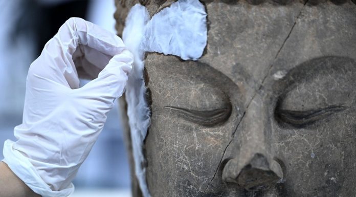 Cina: giovane team di restauratori preserva incisioni buddiste su pietra con tecnologie avanzate (2)