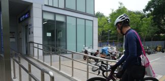 Cina: Pechino, lanciato servizio che permette di portare le biciclette sui treni in metropolitana (1)