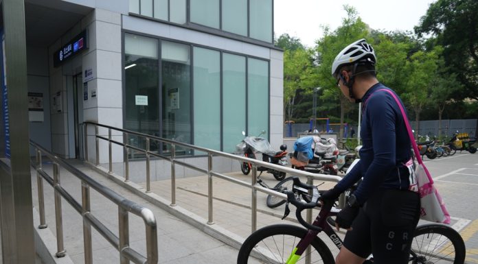 Cina: Pechino, lanciato servizio che permette di portare le biciclette sui treni in metropolitana (1)