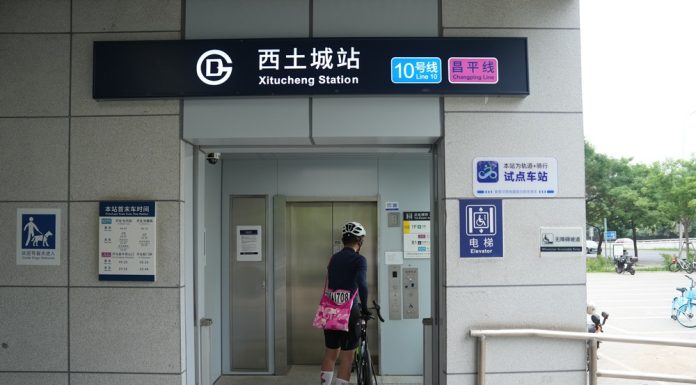 Cina: Pechino, lanciato servizio che permette di portare le biciclette sui treni in metropolitana (2)