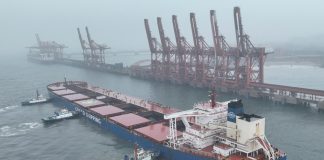 Cina: Hebei, nave con carico da 400.000 tonnellate attracca al porto di Tangshan (1)