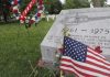 Memorial Day, Trump al cimitero di Arlington: “L’America non dimenticherà mai i suoi eroi”