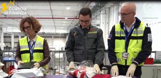 Sequestrati all’Aeroporto di Malpensa 7000 borse e capi di abbigliamento contraffatti per un valore superiore a 2,4 milioni