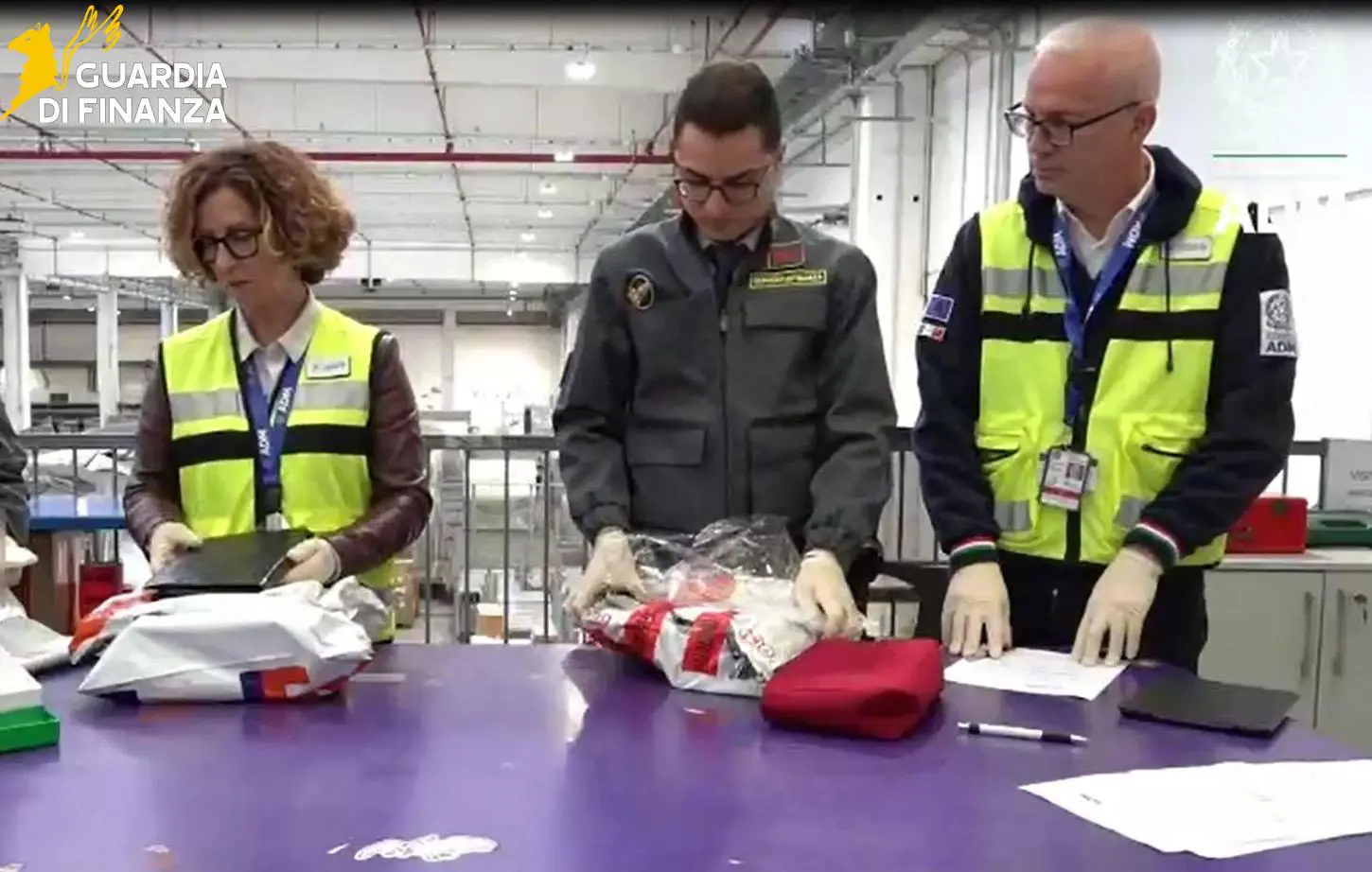 Sequestrati all’Aeroporto di Malpensa 7000 borse e capi di abbigliamento contraffatti per un valore superiore a 2,4 milioni