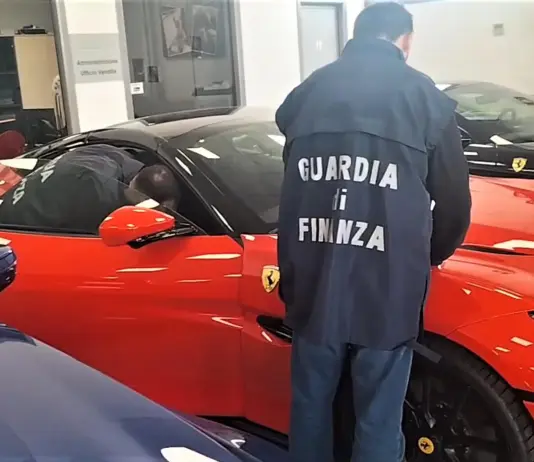 Maxi frode da 42 milioni di euro su auto di lusso, sequestri in tutta Italia