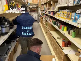 Maxi sequestro della Guardia di Finanza nel Trevigiano, 15 mila prodotti fuori norma ritirati dal mercato