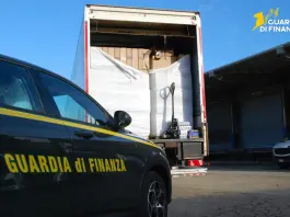 Reggio Emilia, smantellata maxi fabbrica clandestina di sigarette: 4 arresti