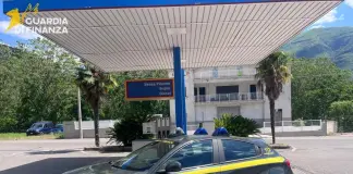 Sfruttamento del lavoro in un distributore di benzina nell’Avellinese, denunciato il titolare