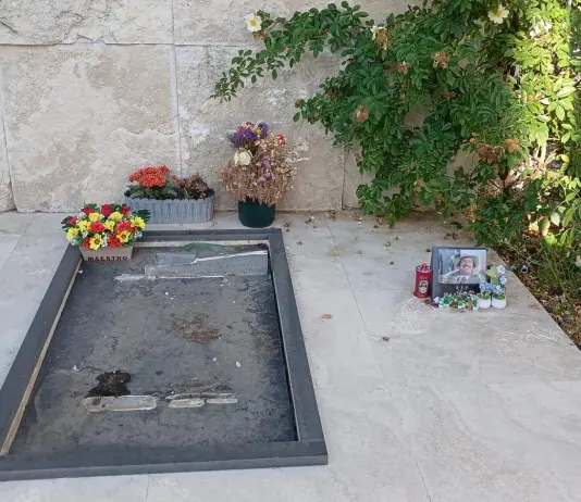 Roma, rubata la lapide della tomba di Gigi Proietti nel cimitero del Verano