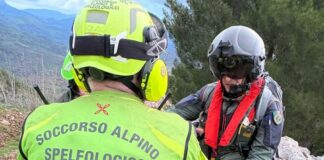 Salvato lo speleologo bloccato a 120 metri profondità nel cuneese