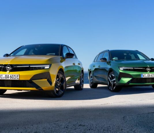 Opel Astra amplia l’autonomia elettrica, fino a 454 km