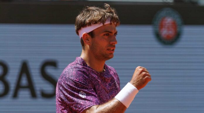 Cobolli ai quarti del Roland Garros, Svajda ko in quattro set