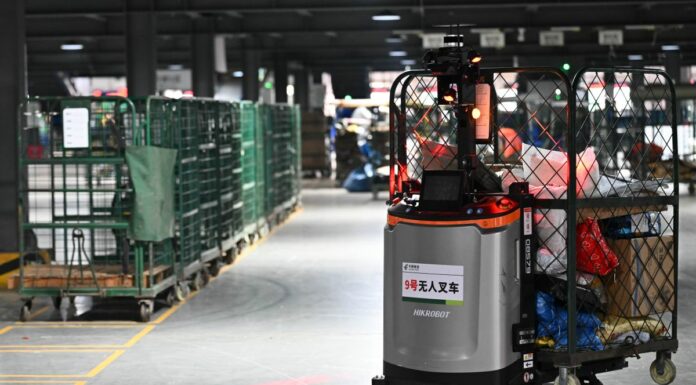 Cina, il settore logistico torna a crescere a maggio