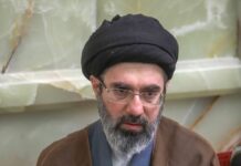 Iran, Khamenei accusa l’Occidente di guerra ibrida per creare divisioni interne