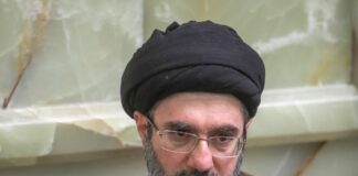 Iran, Khamenei accusa l’Occidente di guerra ibrida per creare divisioni interne