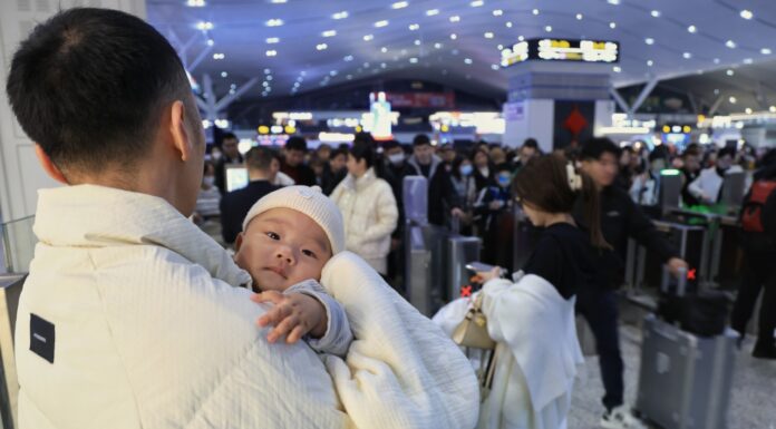 Cina, stanziati 99,9 mld di yuan per sussidi all’infanzia per il 2026