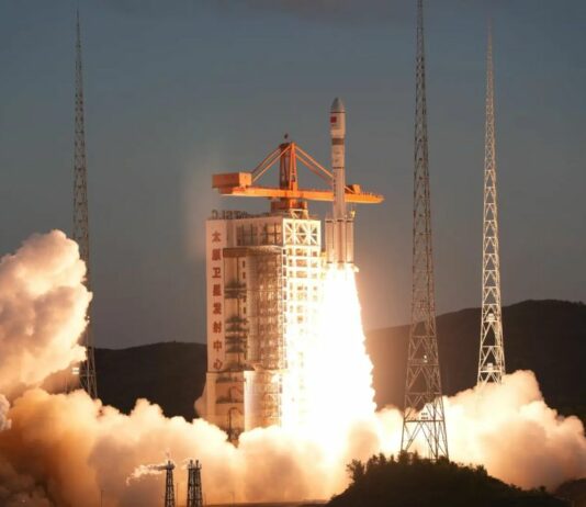 Cina, lanciato un nuovo gruppo di satelliti per la costellazione Spacesail
