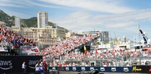 Antonelli in pole a Montecarlo, Ferrari in seconda fila