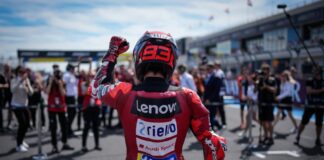MotoGP, Marc Marquez dominatore in Ungheria: trionfa davanti ad Acosta e Bagnaia e centra la vittoria n°100