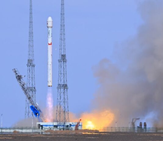 Cina, lanciati due nuovi satelliti nello spazio